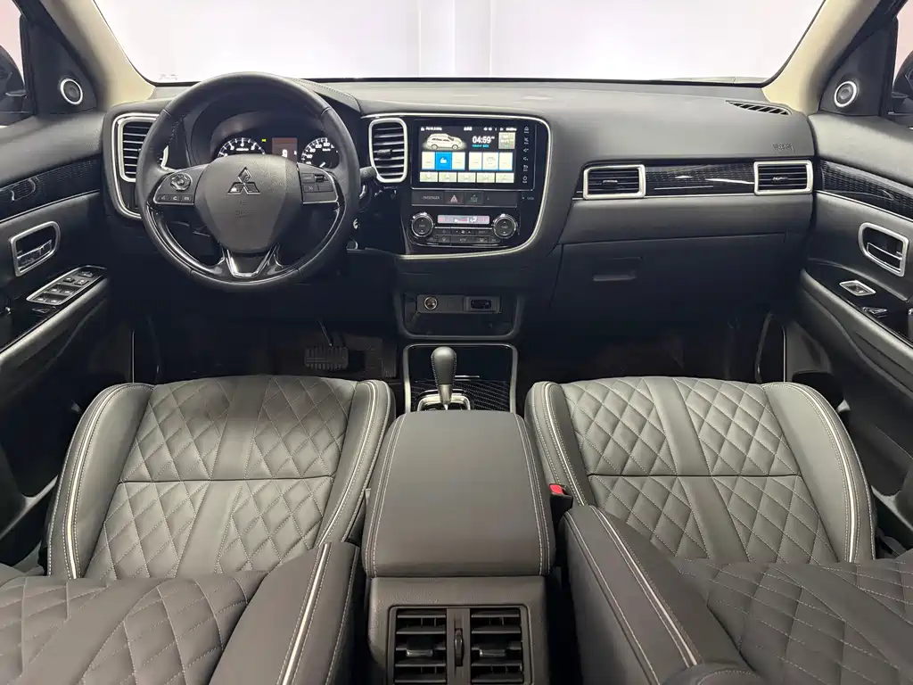 Mitsubishi Outlander 2022 — фото 11
