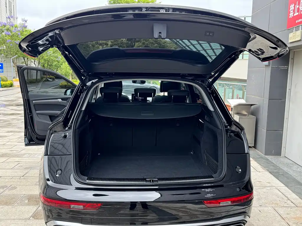 Audi Q5L 2023 — фото 11