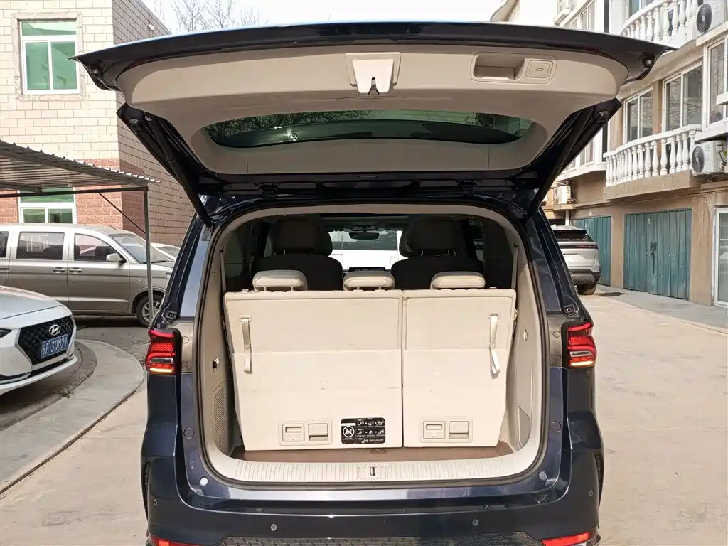 Roewe iMAX8 2023 — фото 15