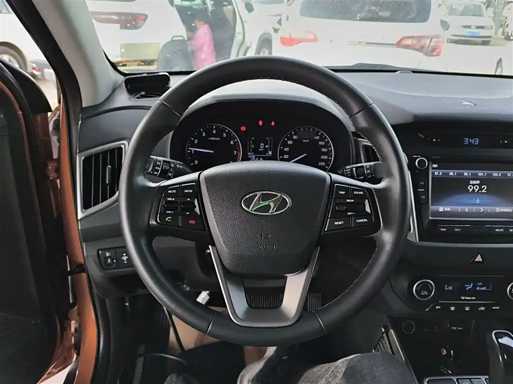 Hyundai ix25 2016 — фото 11