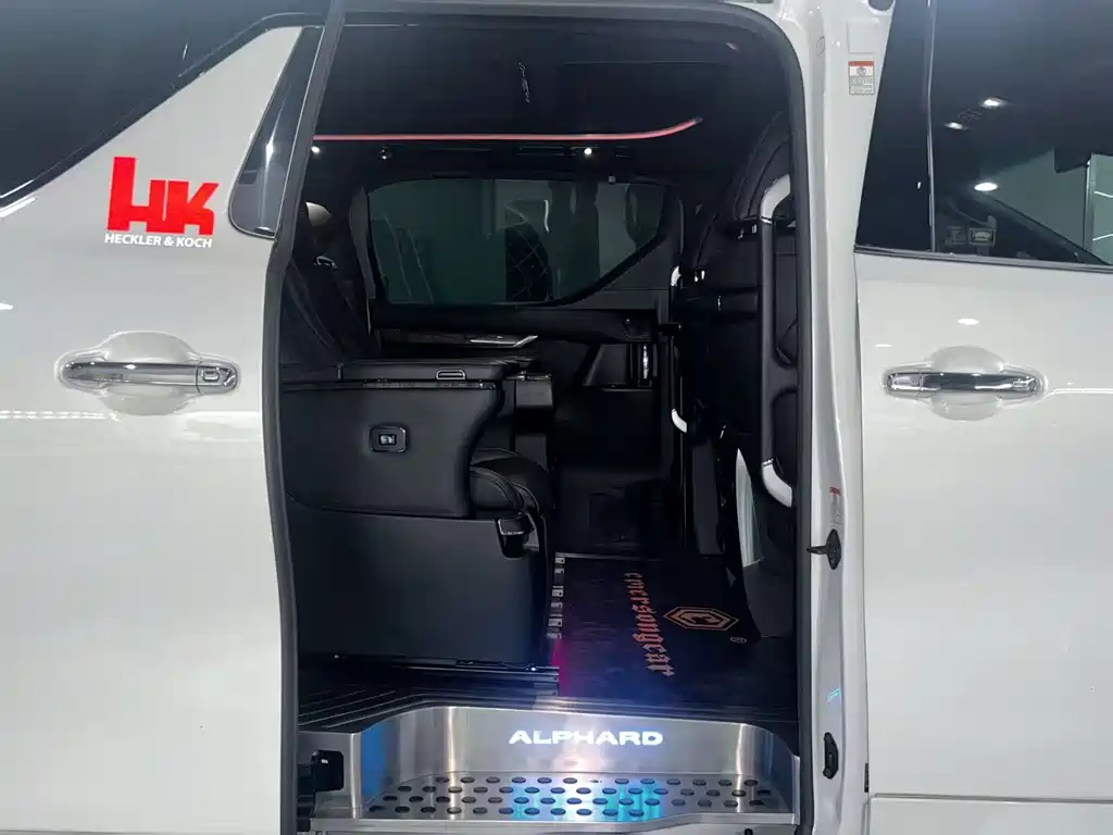 Toyota Alphard 2020 — фото 8