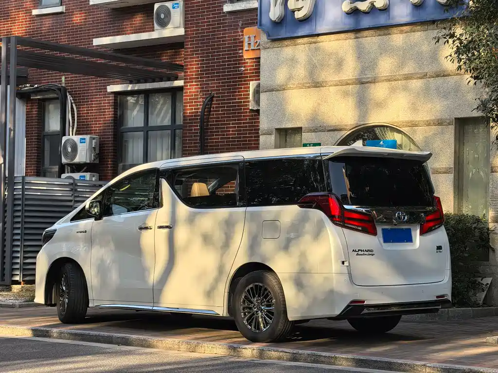 Toyota Alphard 2021 — фото 29