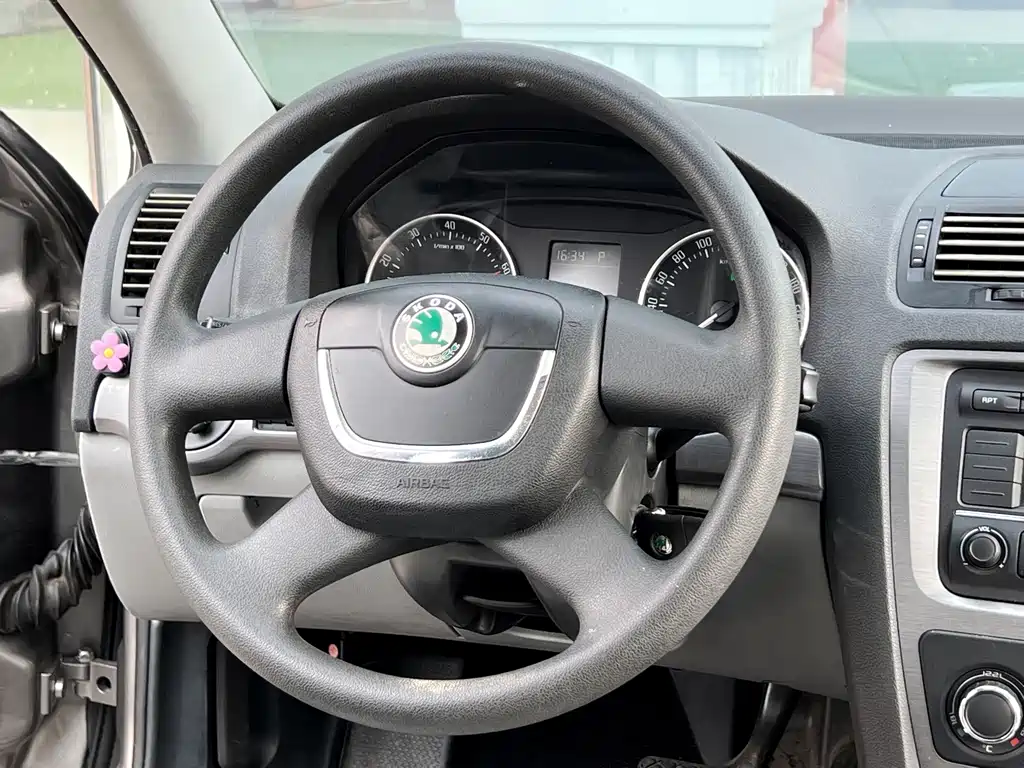 Skoda Octavia 2010 — фото 14
