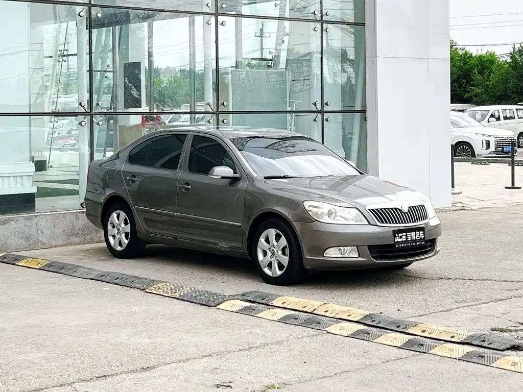 Skoda Octavia 2010 — фото 3