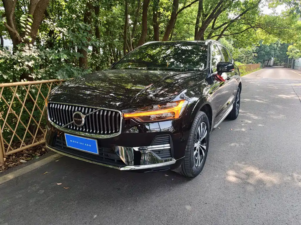 Volvo XC60 2025 — фото 1