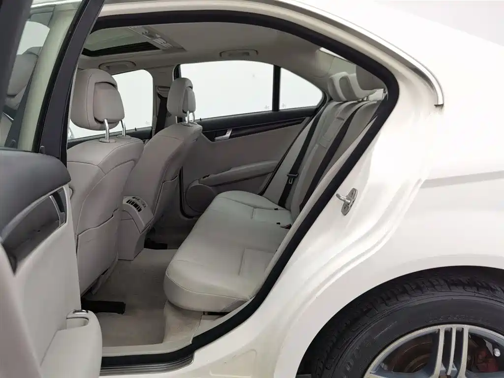 Mercedes-Benz C-Class 2010 — фото 15