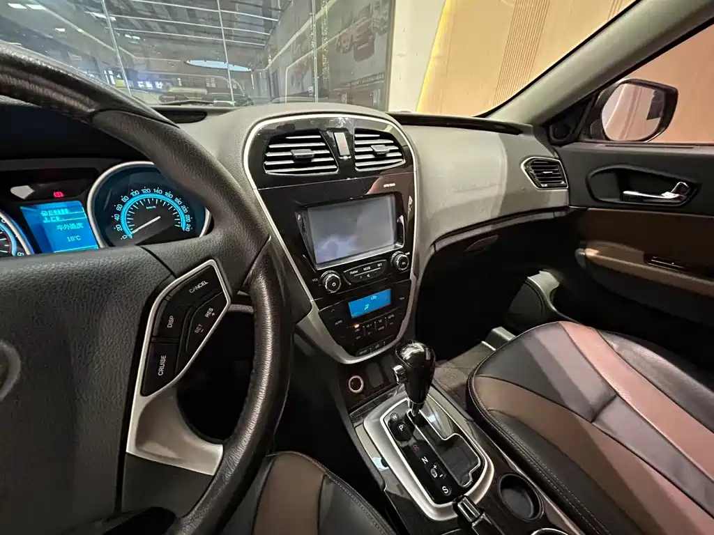 GAC Trumpchi GS5 Super 2015 — фото 15