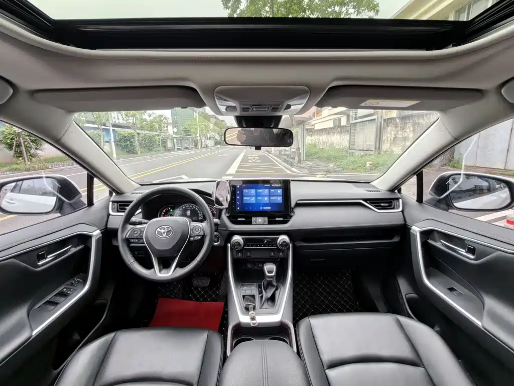 Toyota RAV4 2023 — фото 14