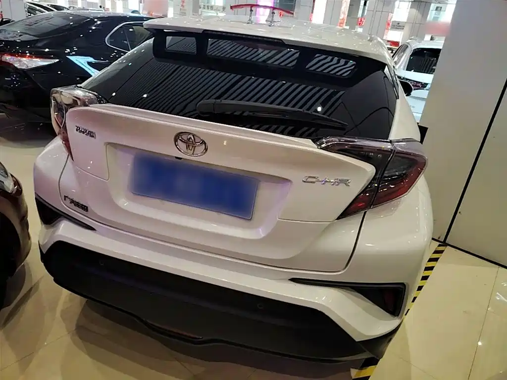 Toyota C-HR 2019 — фото 7
