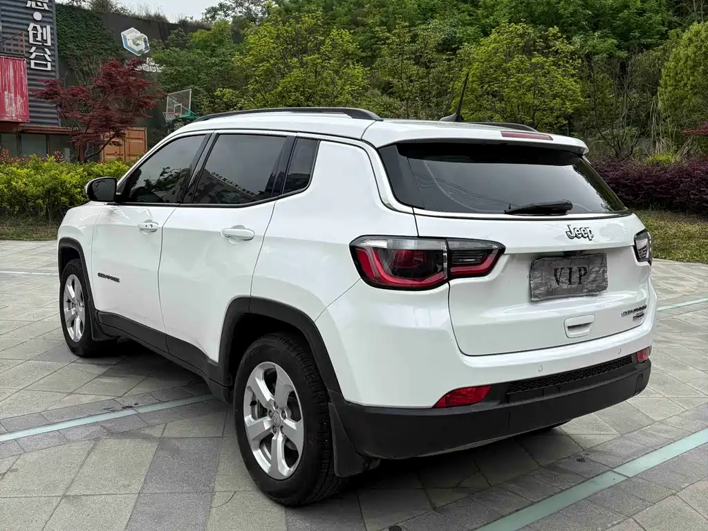 Jeep Compass 2017 — фото 10
