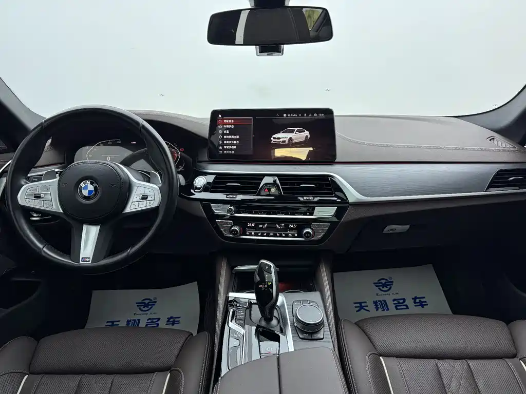 BMW 5 Series 2023 — фото 10