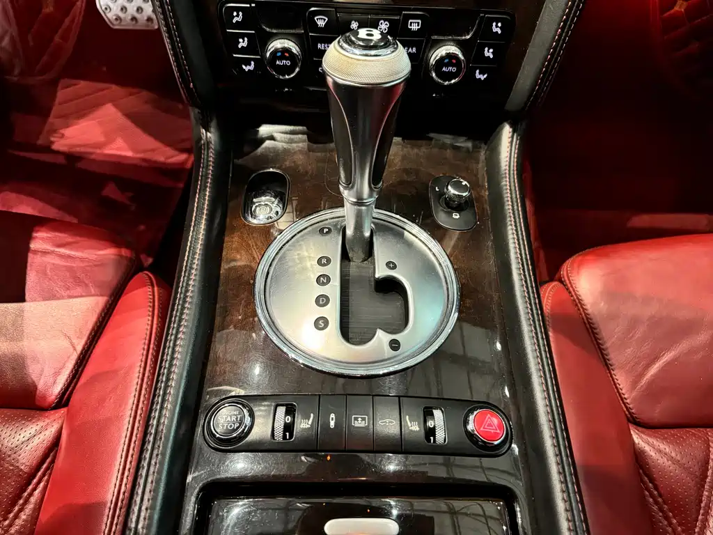 Bentley Flying Spur 2011 — фото 15