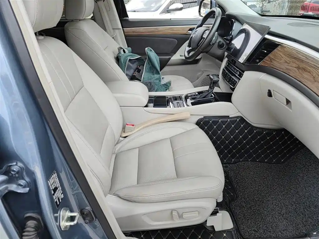 GAC Motor Trumpchi GS8 2016 — фото 25
