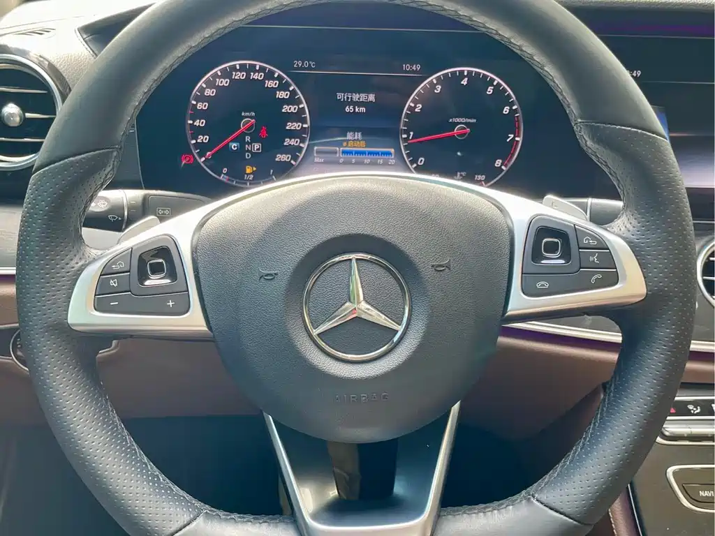 Mercedes-Benz E-Class 2018 — фото 13