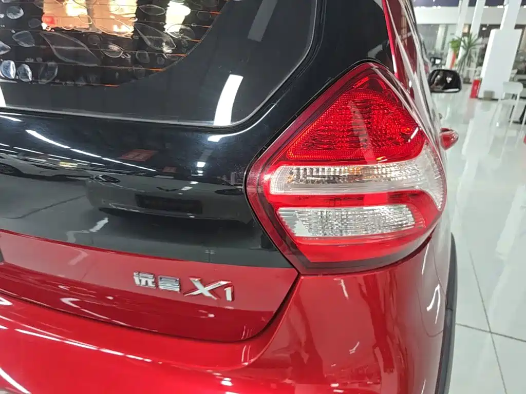 Geely Vision X1 2018 — фото 8