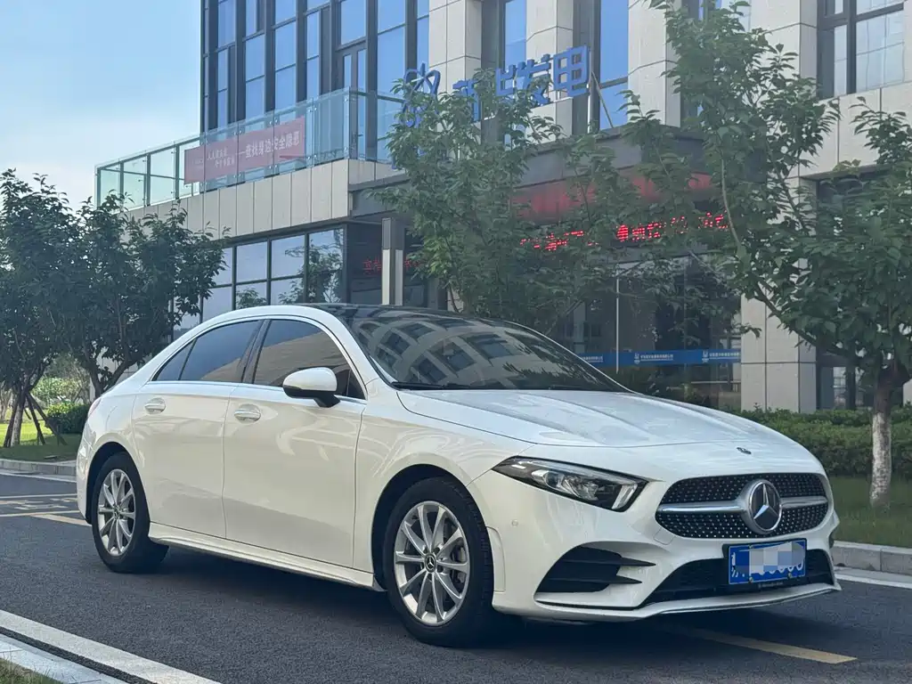 Mercedes-Benz A-Class 2019 — фото 3