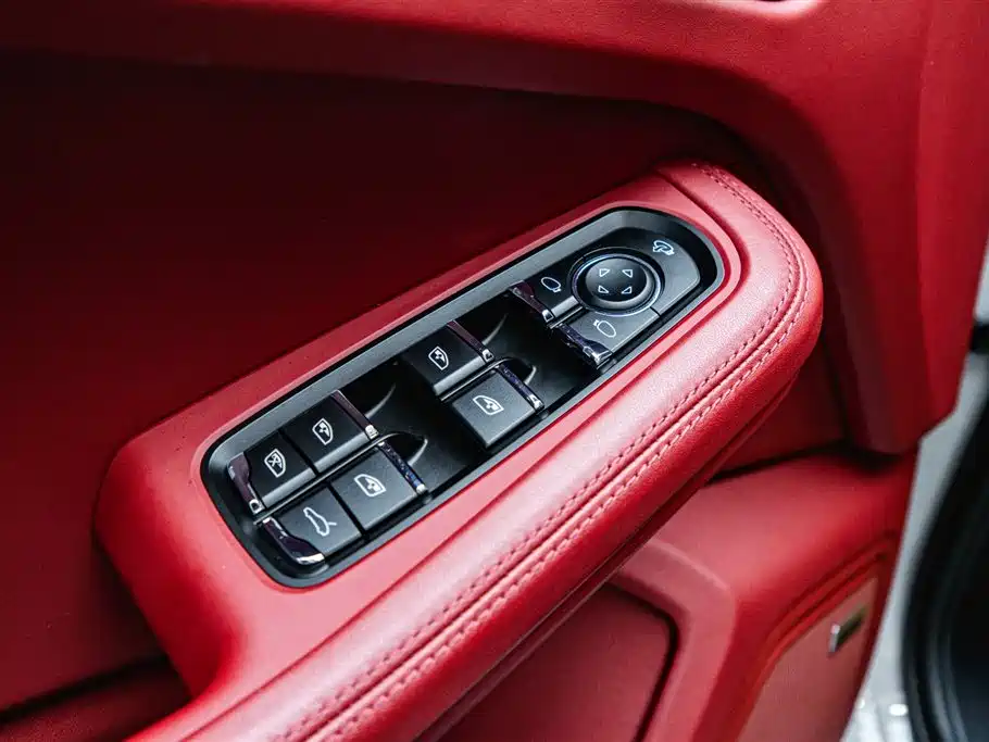 Porsche Macan 2023 — фото 20