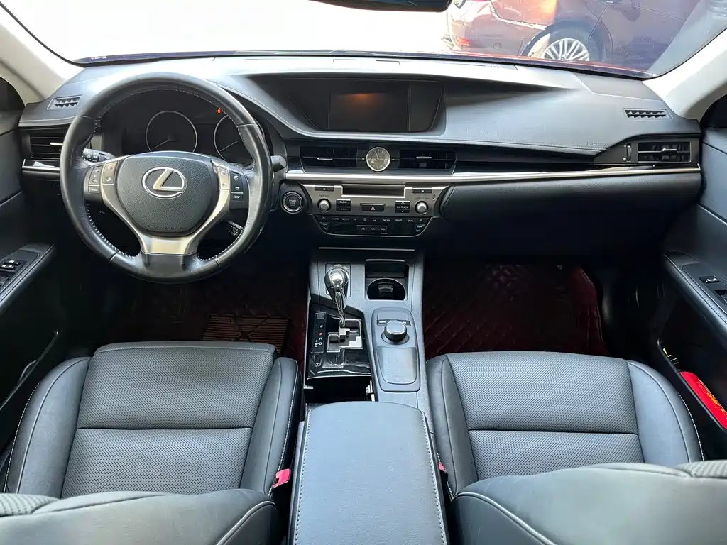 Lexus ES 2015 — фото 13