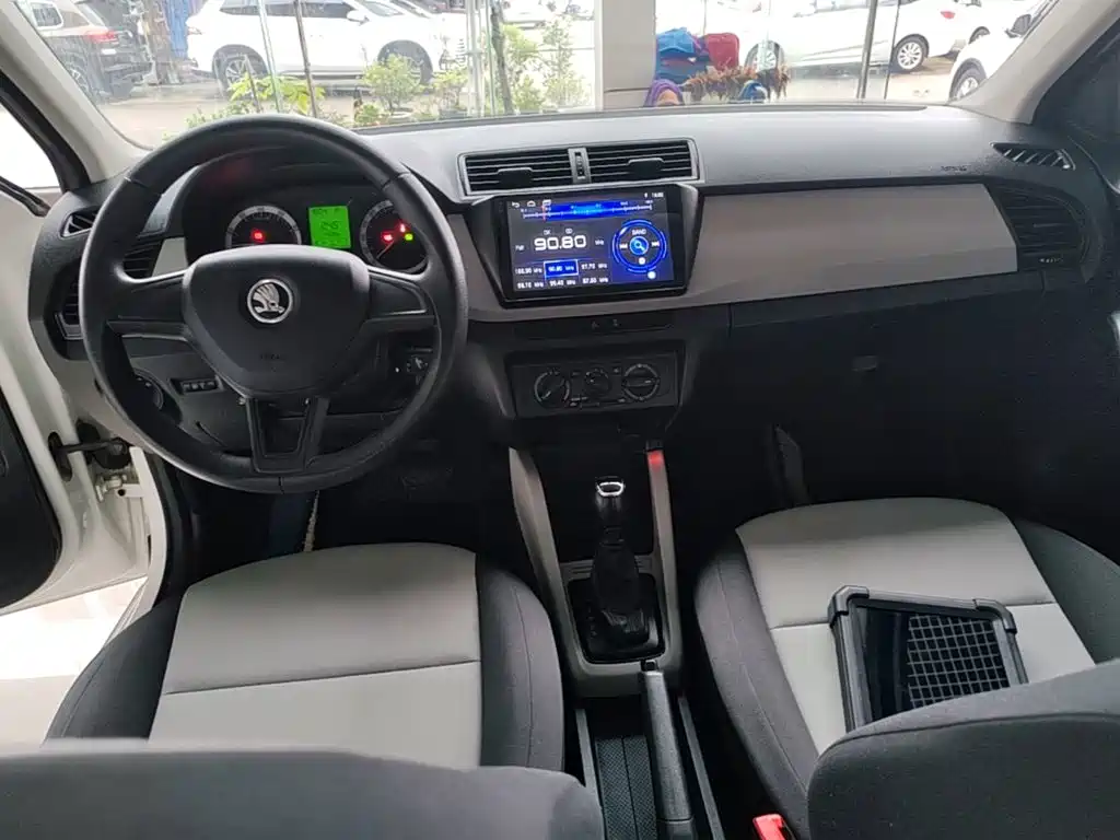 Skoda Fabia 2018 — фото 10