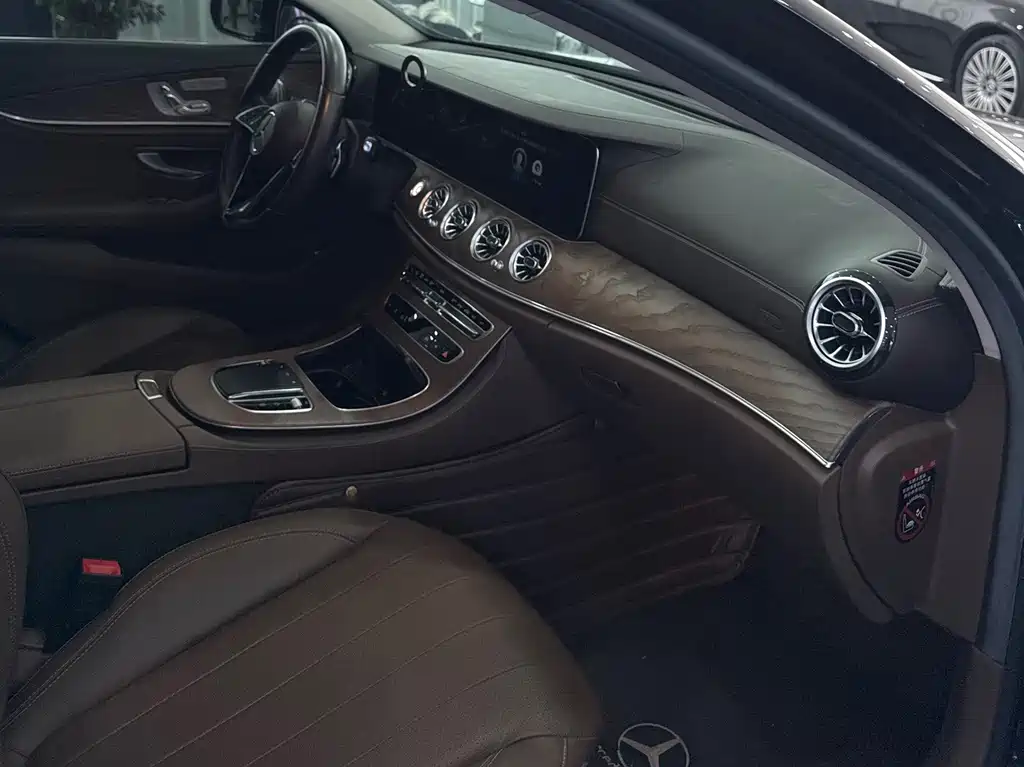 Mercedes-Benz E-Class 2022 — фото 20