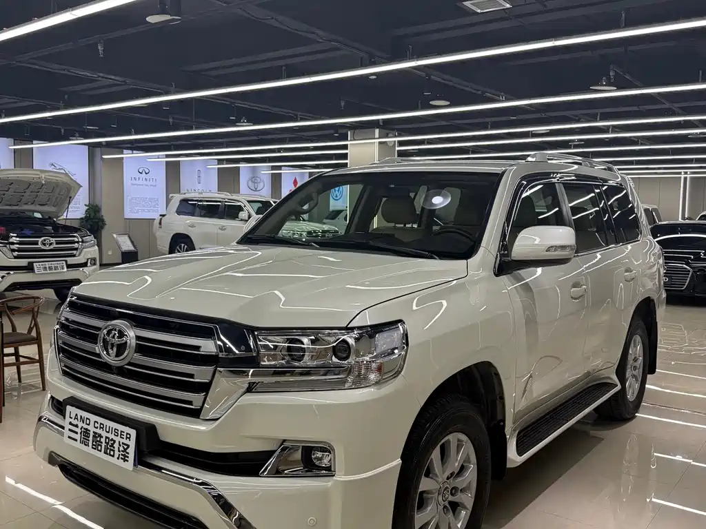 Toyota Land Cruiser 2016 — фото 1