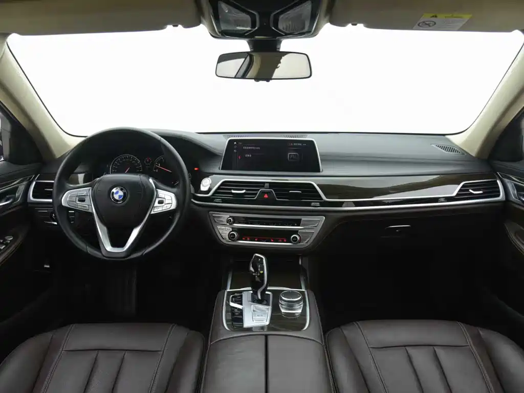 BMW 7 Series 2018 — фото 7