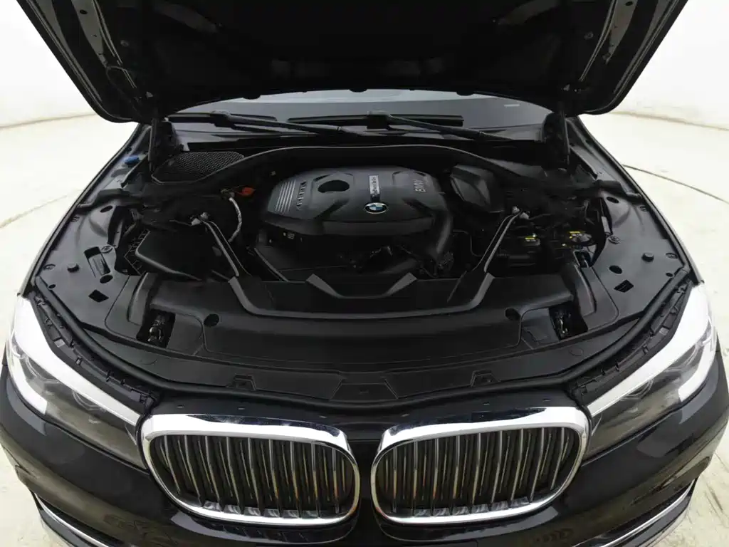 BMW 7 Series 2018 — фото 12