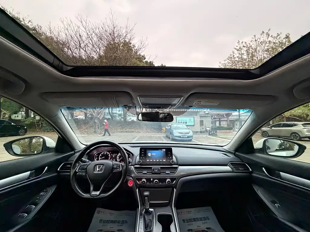 Honda Accord 2020 — фото 12
