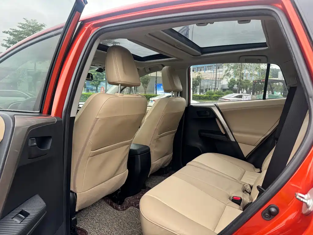 Toyota RAV4 2015 — фото 17