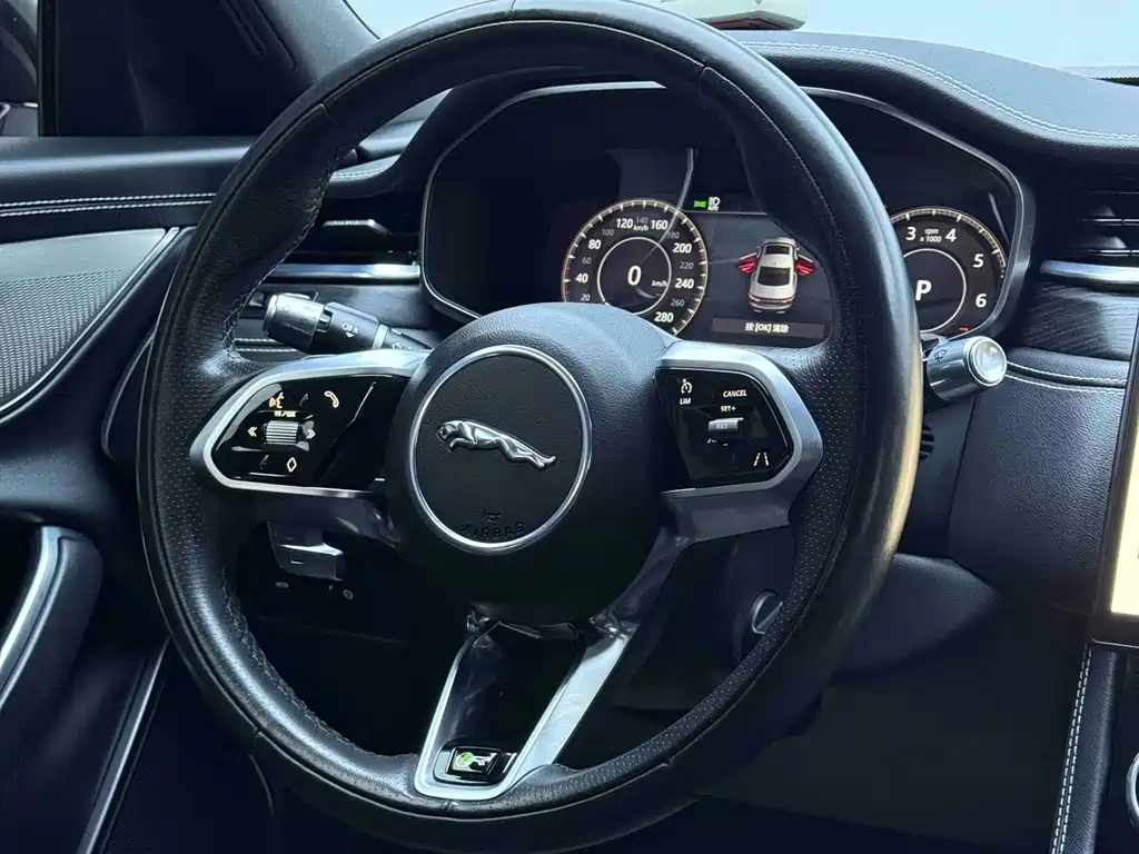 Jaguar XFL 2022 — фото 10