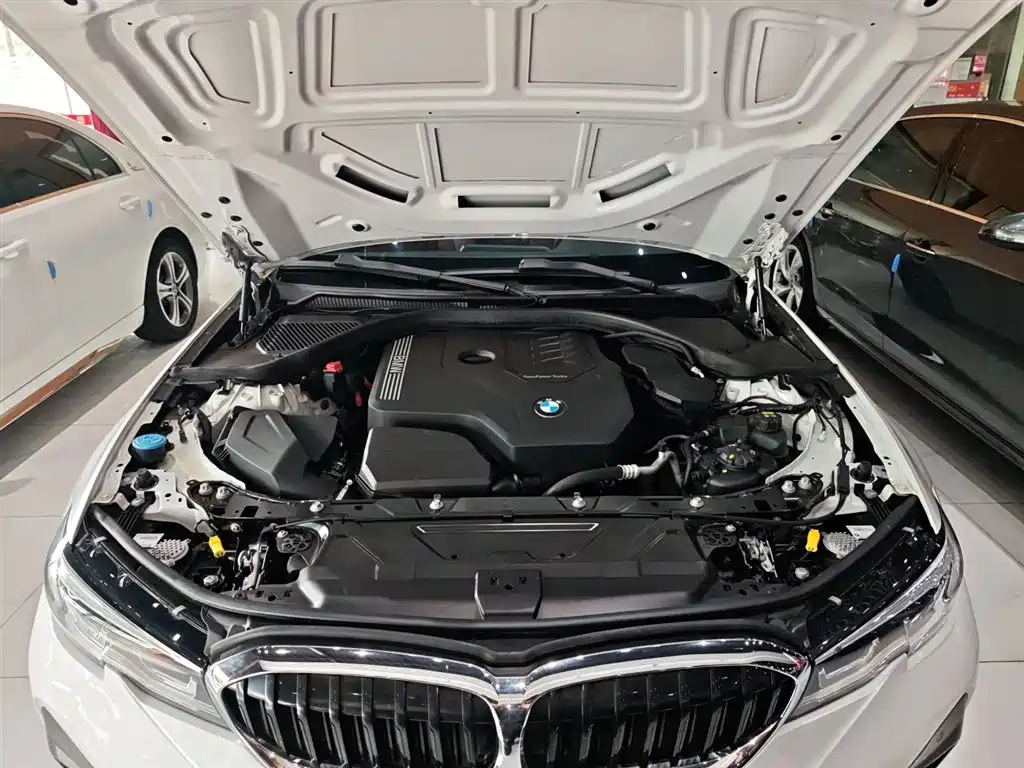 BMW 3 Series 2021 — фото 11