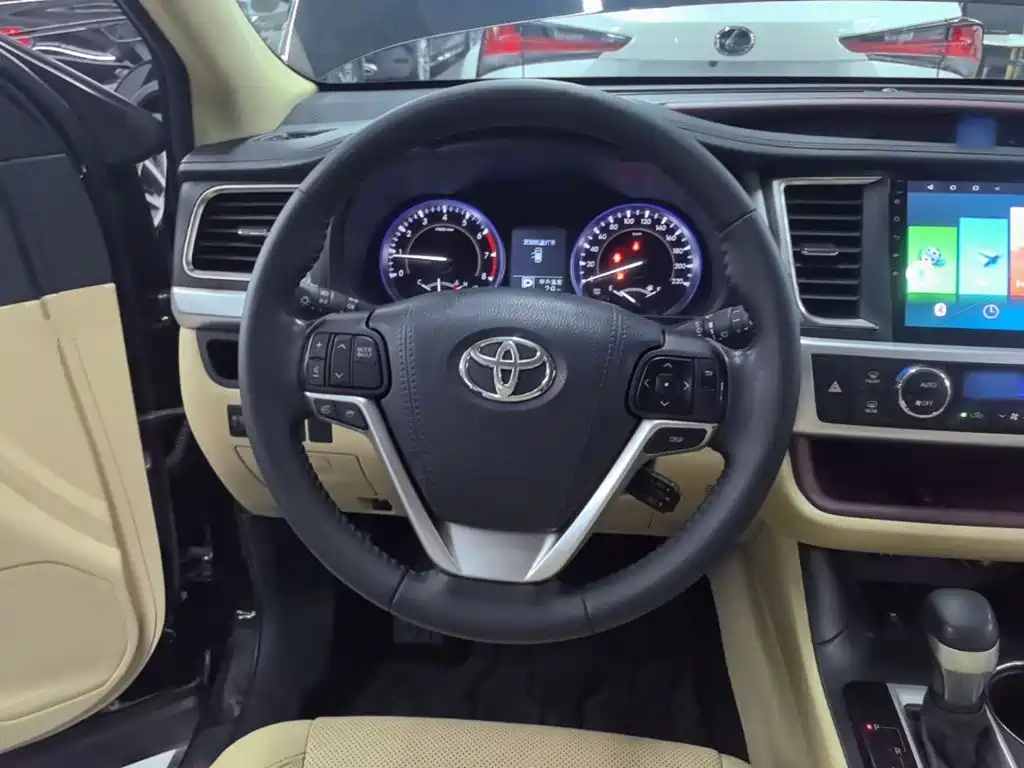 Toyota Highlander 2015 — фото 11