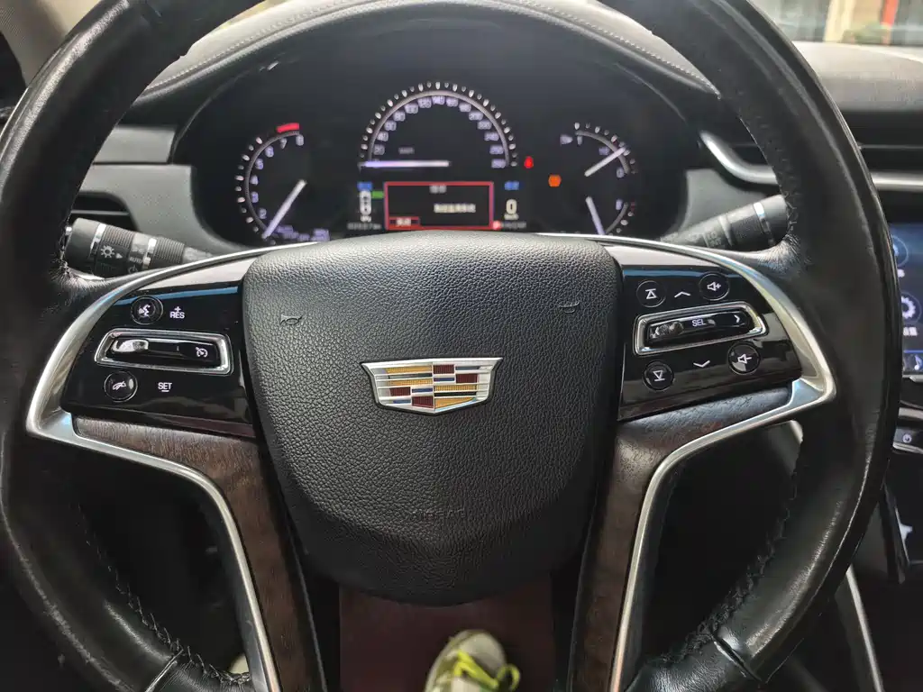 Cadillac XTS 2018 — фото 18