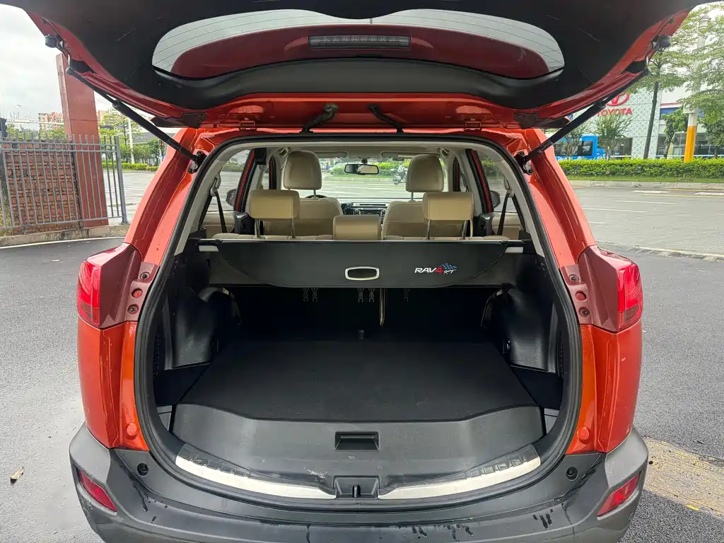 Toyota RAV4 2015 — фото 16
