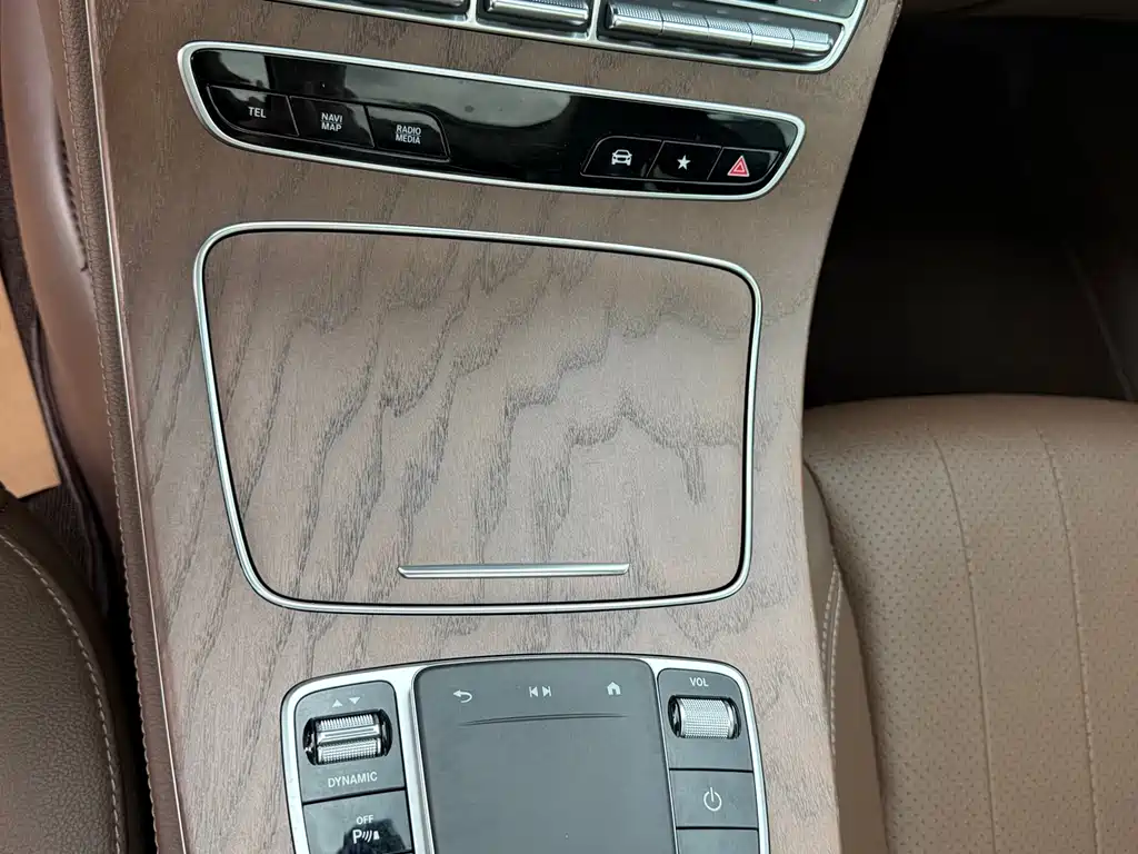 Mercedes-Benz E-Class 2023 — фото 27