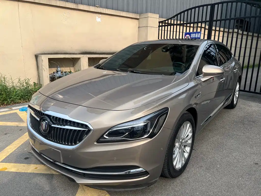 Buick LaCrosse 2017 — фото 1