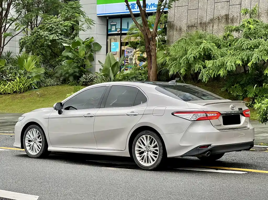 Toyota Camry 2019 — фото 8