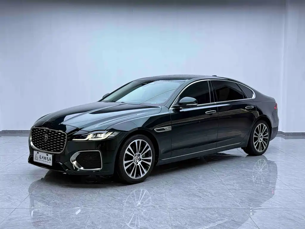 Jaguar XFL 2022 — фото 1