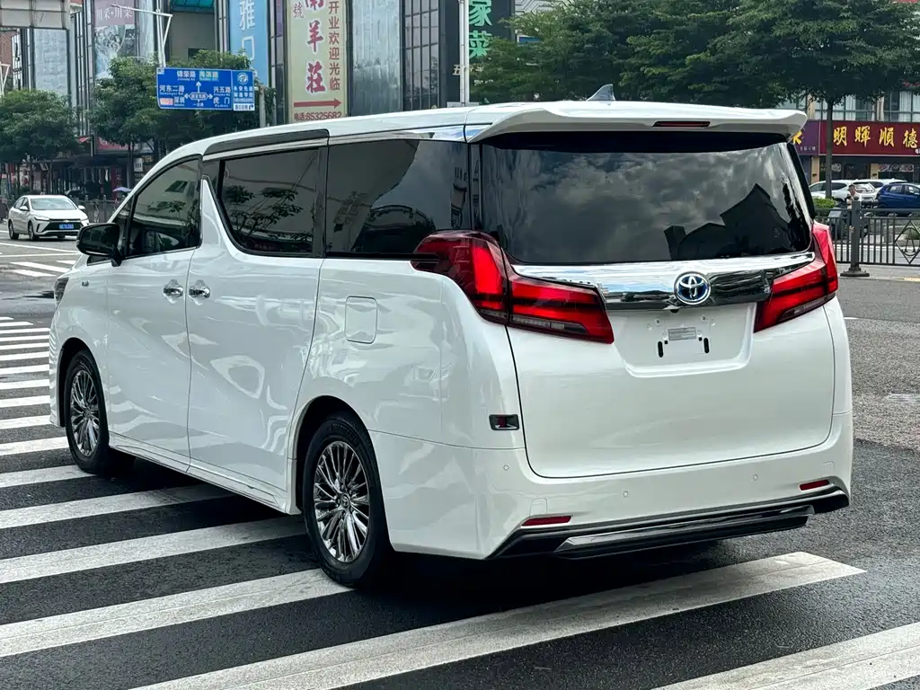 Toyota Alphard 2022 — фото 3
