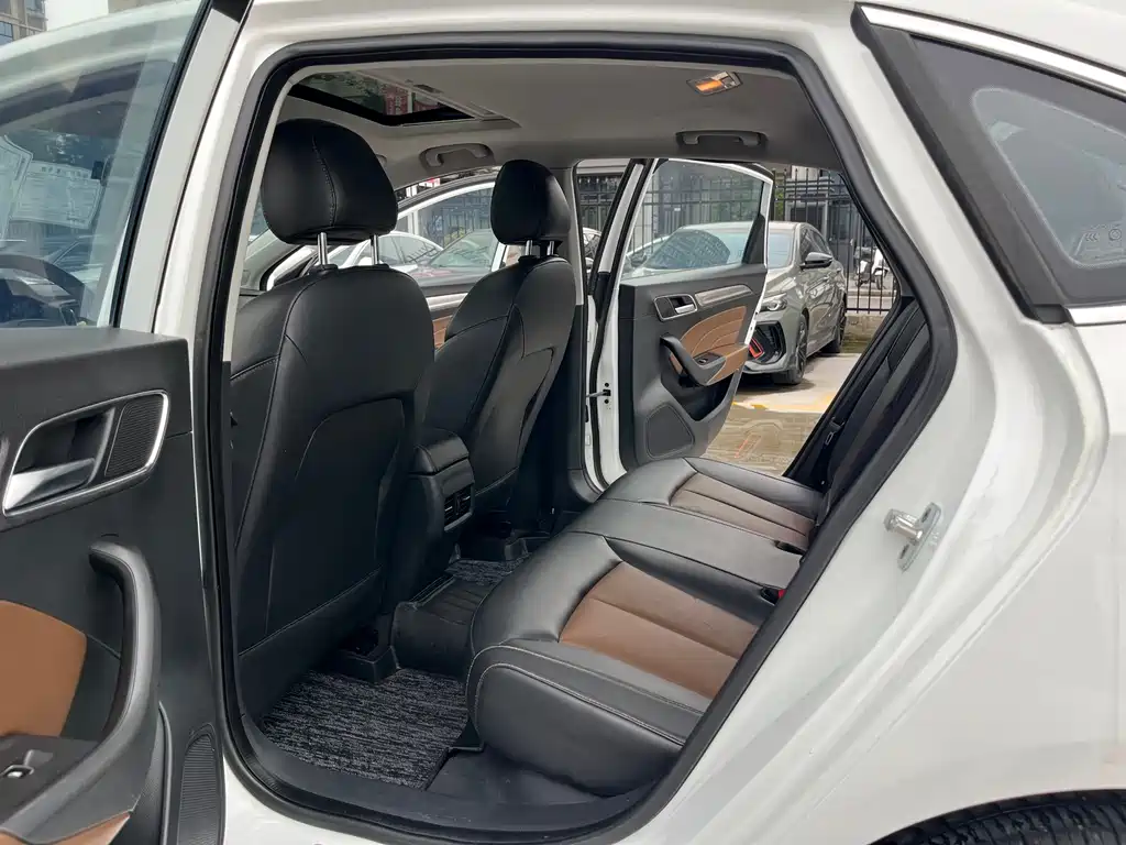Roewe i6 Classic 2018 — фото 15