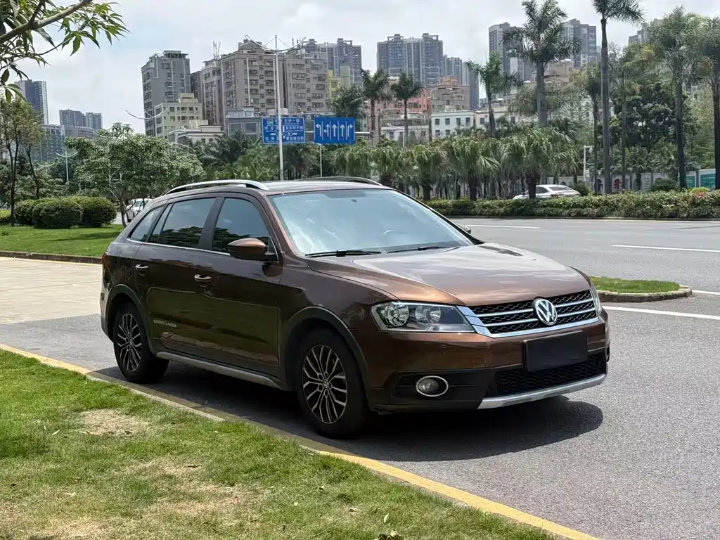 Volkswagen Cross Lavida 2015 — фото 14