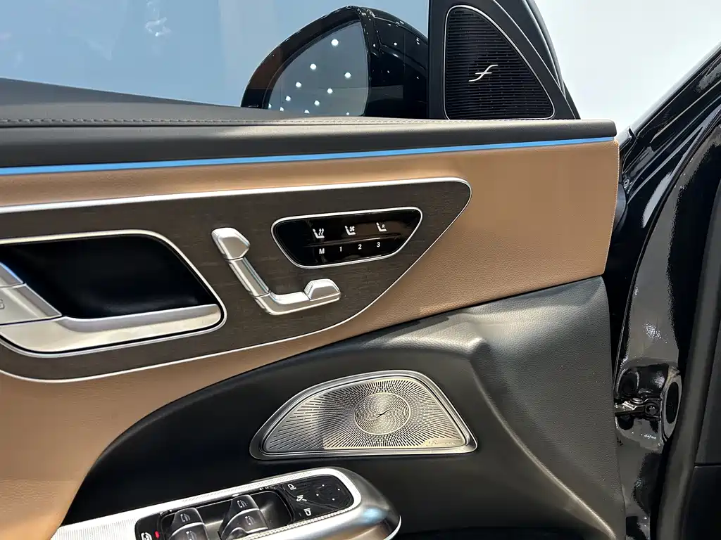 Mercedes-Benz E-Class 2025 — фото 7