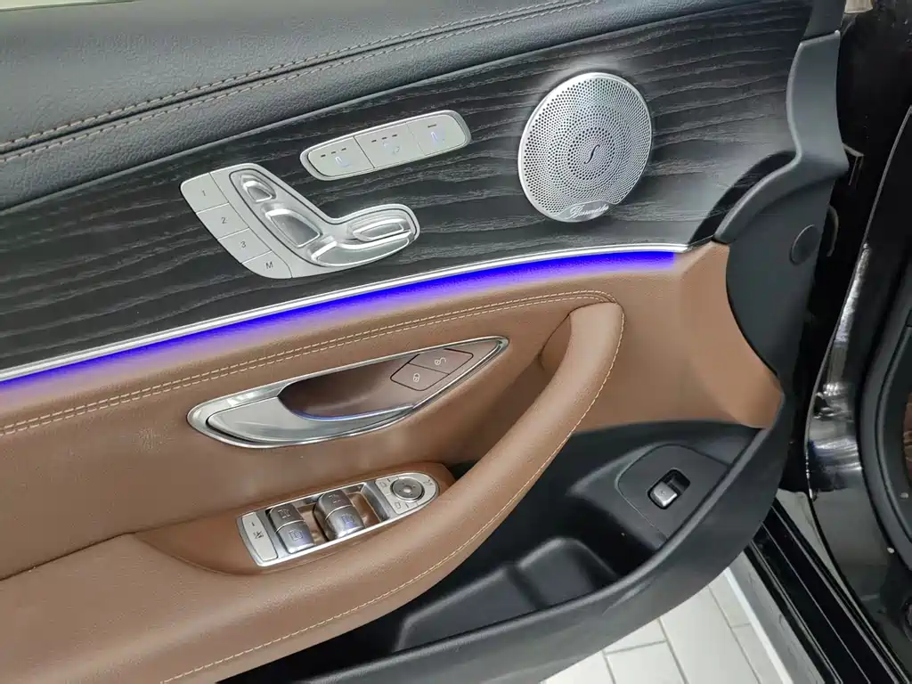 Mercedes-Benz E-Class 2021 — фото 15