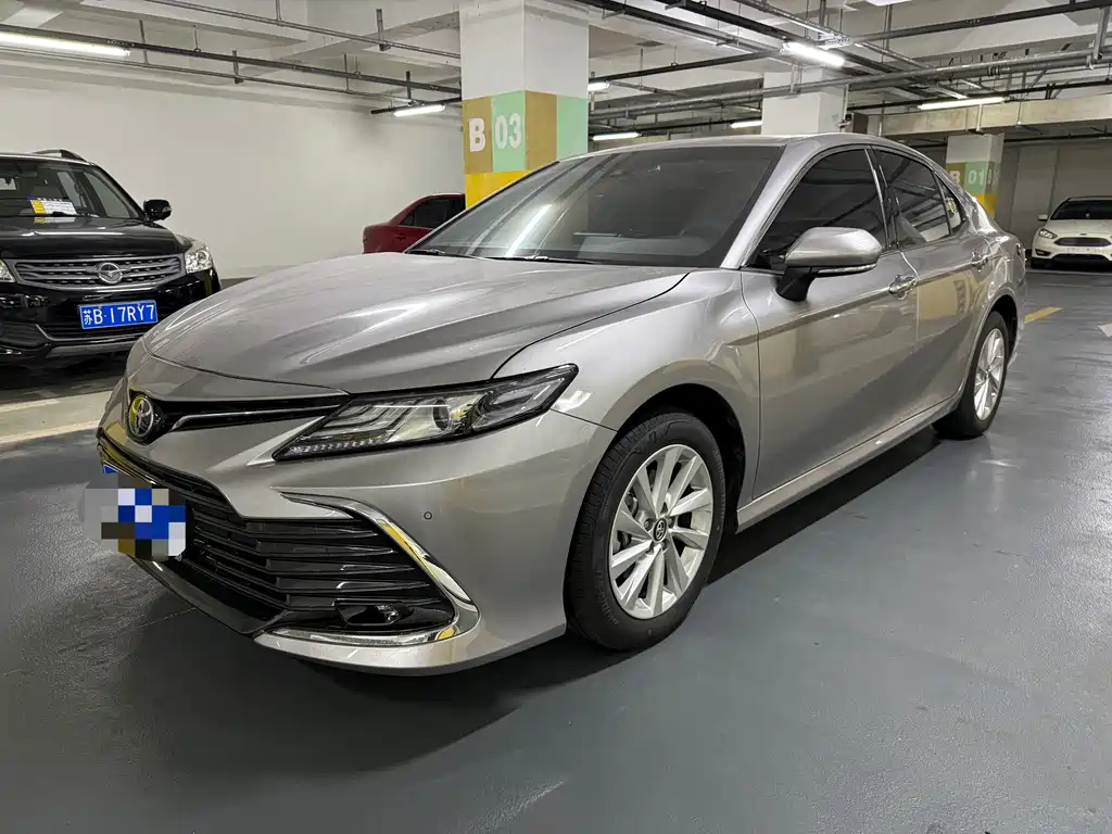 Toyota Camry 2023 — фото 2