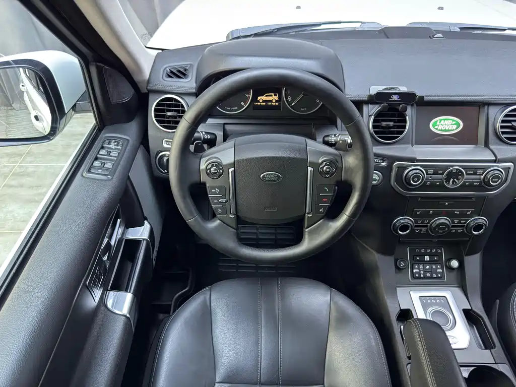 Land Rover Discovery 2015 — фото 12