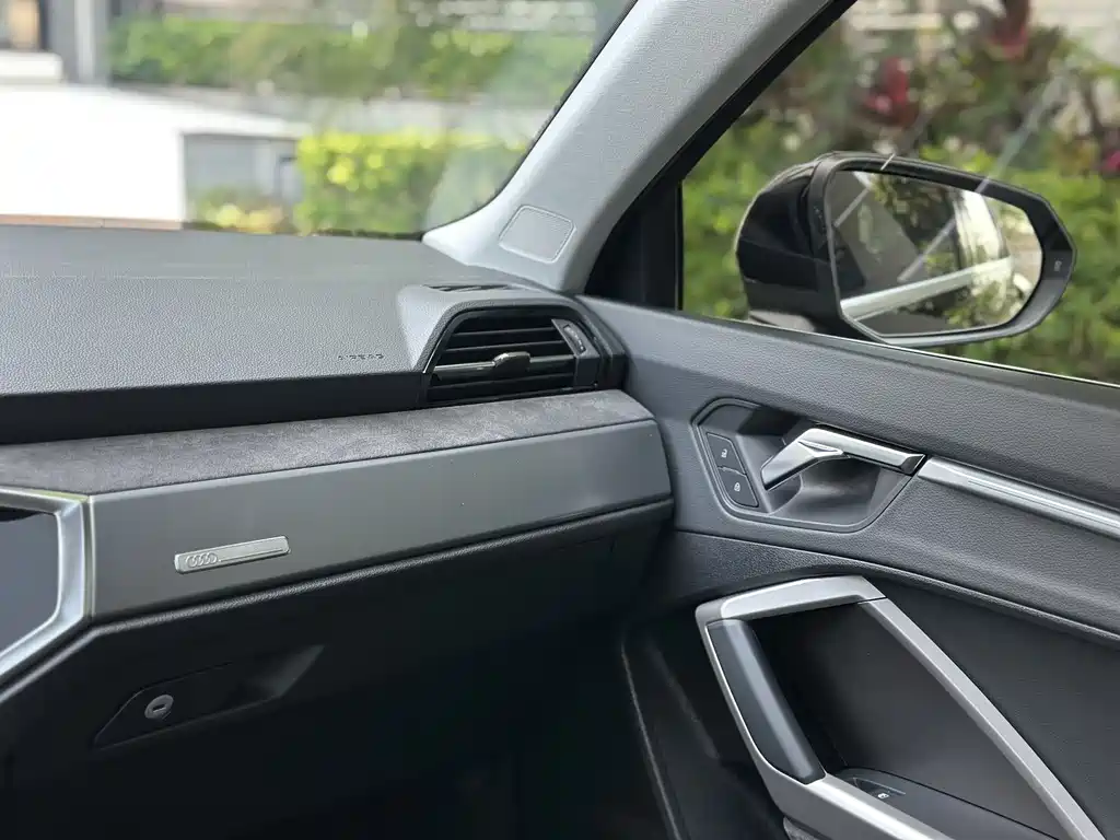 Audi Q3 2021 — фото 23