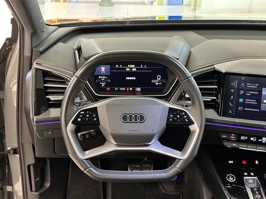 Audi Q4 e-tron 2022 — фото 16