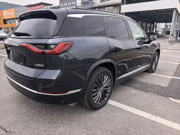 NIO ES8 2022