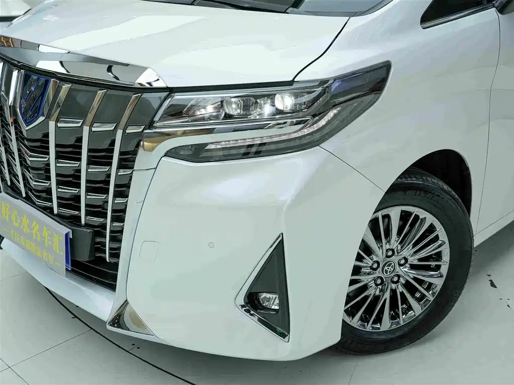 Toyota Alphard 2023 — фото 20