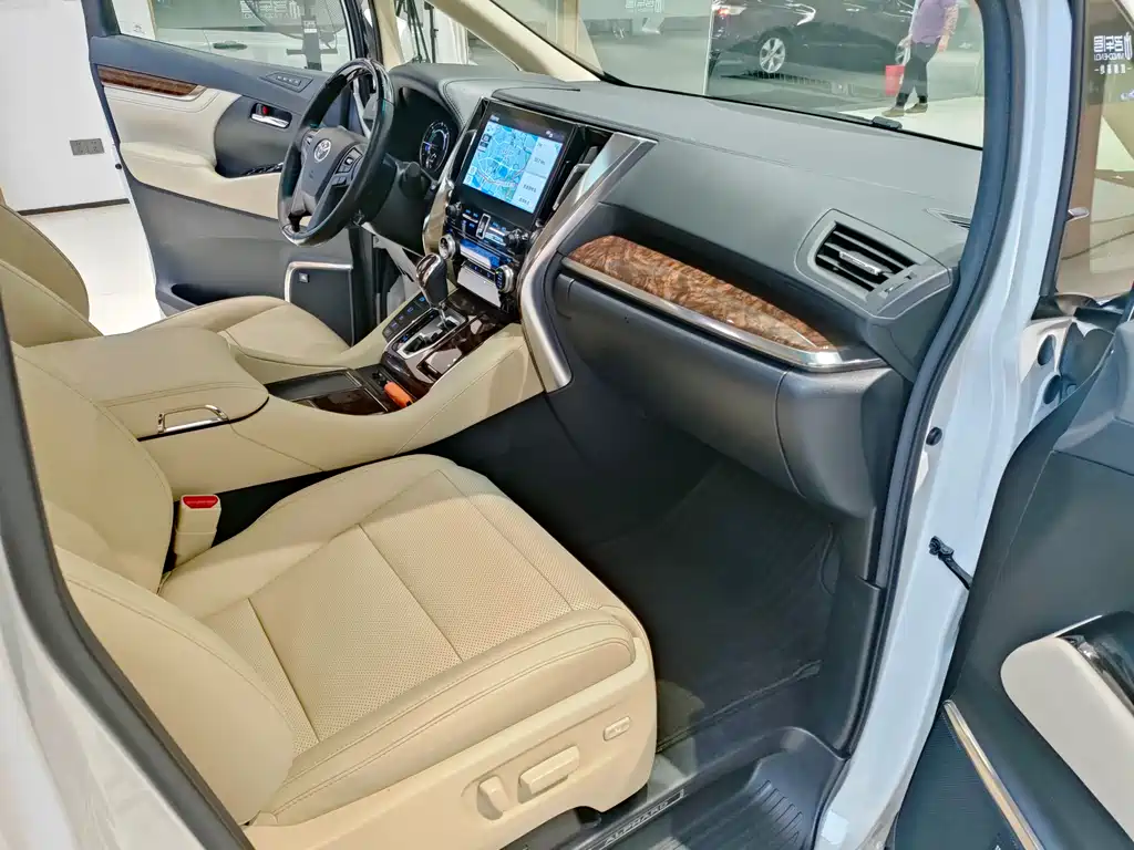Toyota Alphard 2021 — фото 10
